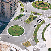 Obra civil: urbanización, calles, plazas, paseos, jardines, instalaciones deportivas, avenidas, carreteres, edificios públicos.